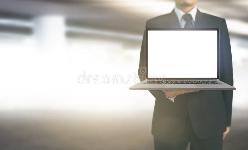 Hombre de negocios que usa el ordenador portátil digital a disposición imagen de archivo libre de regalías Hombre de negocios que usa el ordenador portátil digital a disposición imagen de archivo libre de regalías