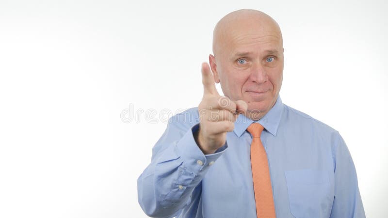 Hombre de negocios Smile Pointing con el finger que hace gestos de mano de la atención fotografía de archivo Hombre de negocios Smile Pointing con el finger que hace gestos de mano de la atención fotografía de archivo