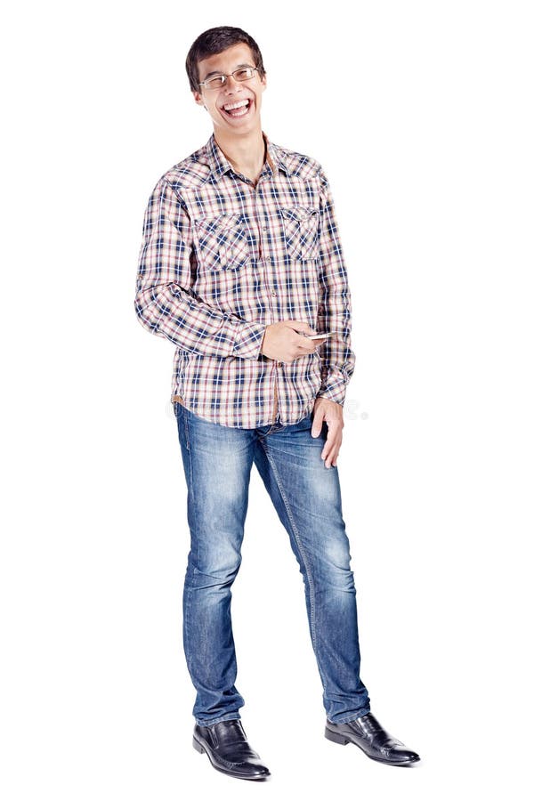 Hombre de risa con el cuerpo completo del teléfono foto de archivo Hombre de risa con el cuerpo completo del teléfono foto de archivo