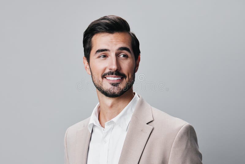 Hombre feliz negocios traje sonriente retrato lindo beige espacio de copias empresario fotos de archivo