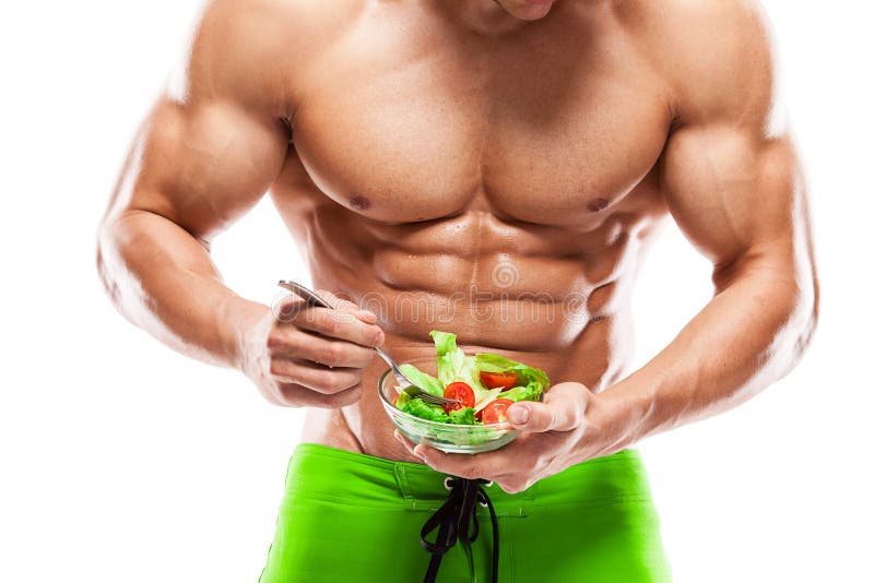 Hombre formado y sano del cuerpo que sostiene un cuenco de ensalada fresco, ab formado foto de archivo libre de regalías Hombre formado y sano del cuerpo que sostiene un cuenco de ensalada fresco, ab formado foto de archivo libre de regalías