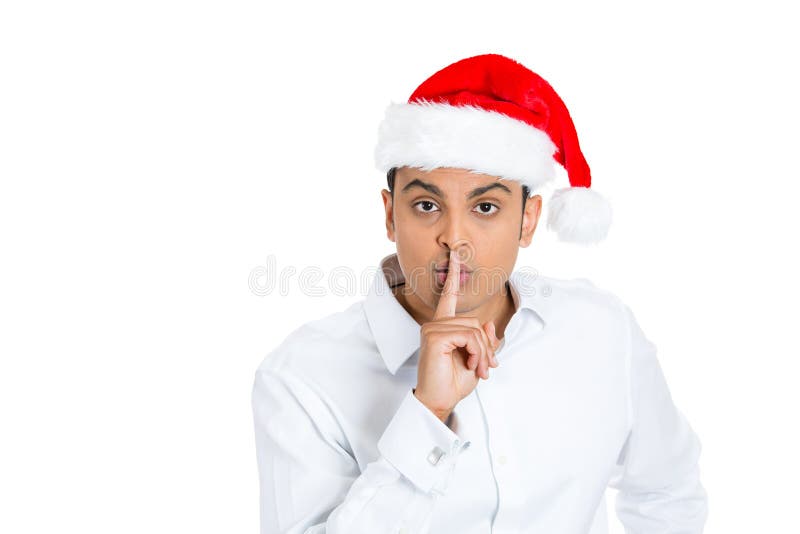 Hombre hermoso en el sombrero de Papá Noel con su finger en los labios imágenes de archivo libres de regalías Hombre hermoso en el sombrero de Papá Noel con su finger en los labios imágenes de archivo libres de regalías