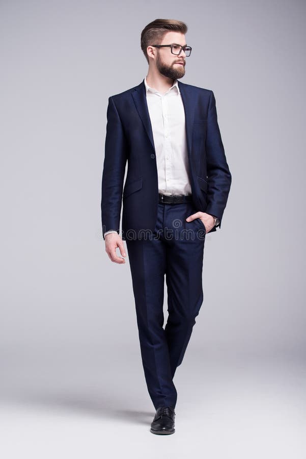 Hombre Hermoso En Traje Azul Marino Y La Camisa Imagen de archivo - Imagen de estilo, ropa: 89643477