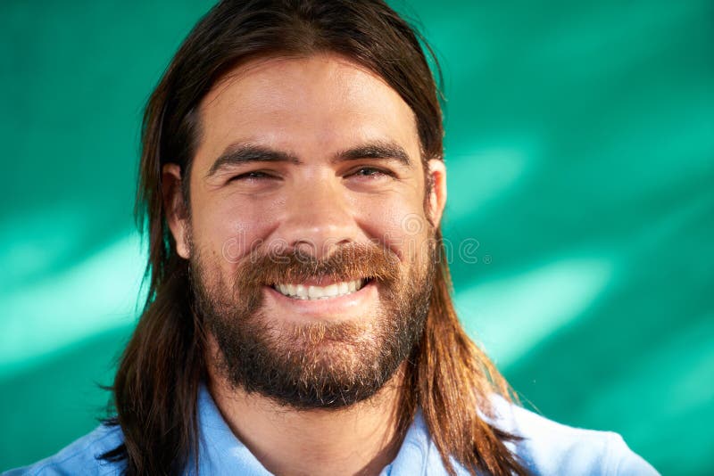 Hombre joven del Latino del retrato feliz de la gente con la sonrisa de la barba fotografía de archivo