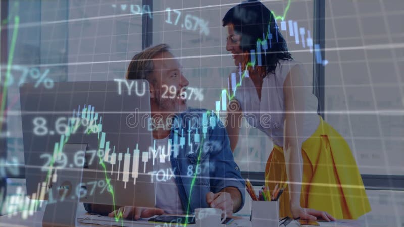 Hombre mecanografiando a una mujer junto a él mostrando cartas flotantes de candelabros de finanzas con porcentajes ilustración del vector
