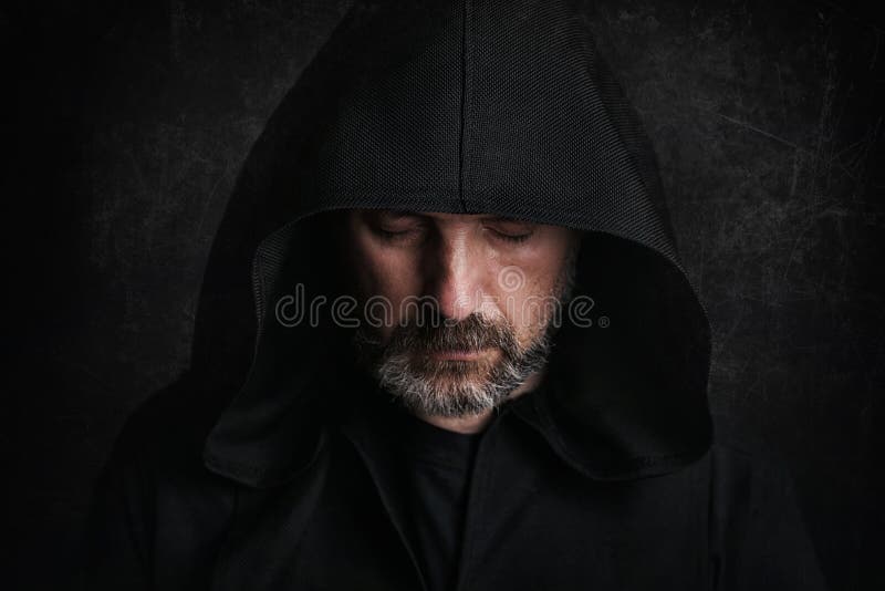 Hombre misterioso en Halloween fotografía de archivo libre de regalías Hombre misterioso en Halloween fotografía de archivo libre de regalías