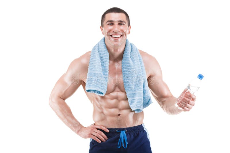 Hombre muscular que sonríe con la toalla azul sobre el cuello, agua potable, aislada en el fondo blanco fotografía de archivo libre de regalías Hombre muscular que sonríe con la toalla azul sobre el cuello, agua potable, aislada en el fondo blanco fotografía de archivo libre de regalías
