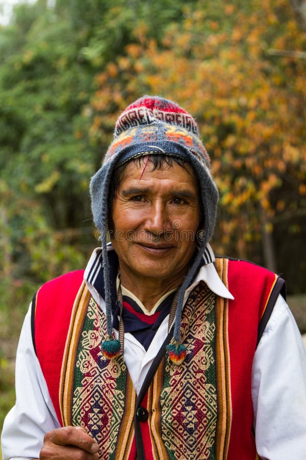 también Recientemente Condicional Hombre Peruano En Vestido Tradicional Fotografía editorial - Imagen de  alineada, recorrido: 42268732