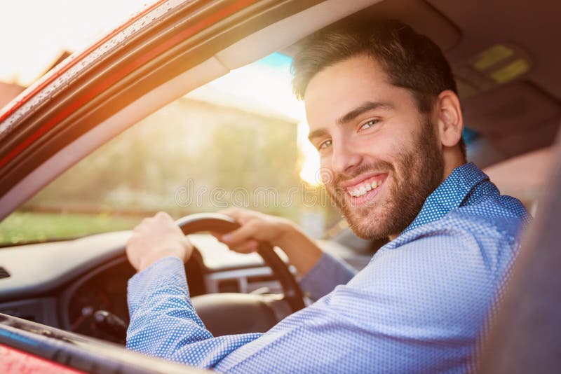 Hombre que conduce un coche imagenes de archivo Hombre que conduce un coche imagenes de archivo