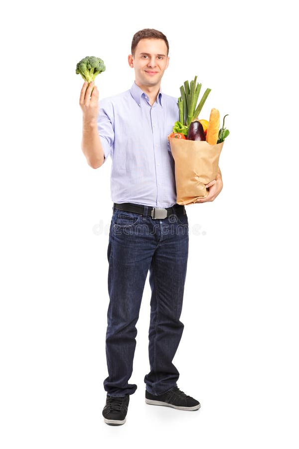 Hombre que sostiene un bolso de compras con los productos imagen de archivo Hombre que sostiene un bolso de compras con los productos imagen de archivo