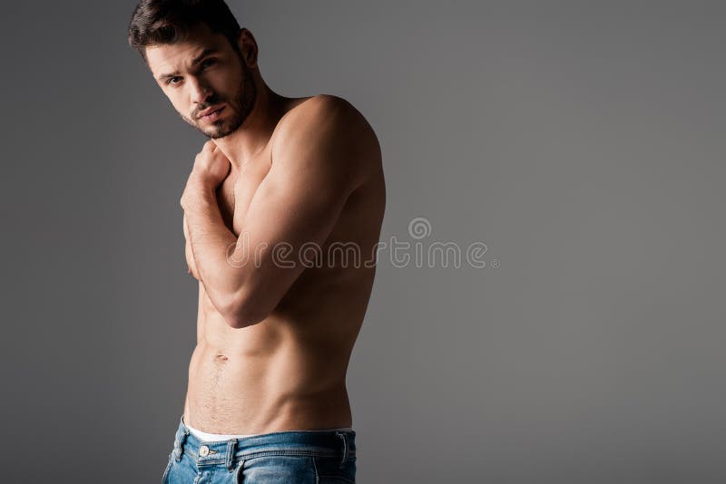 Hombre Sin Camisa Sexy En Jeans Aislados Imagen de archivo - Imagen de  vaqueros, sexualidad: 177339469