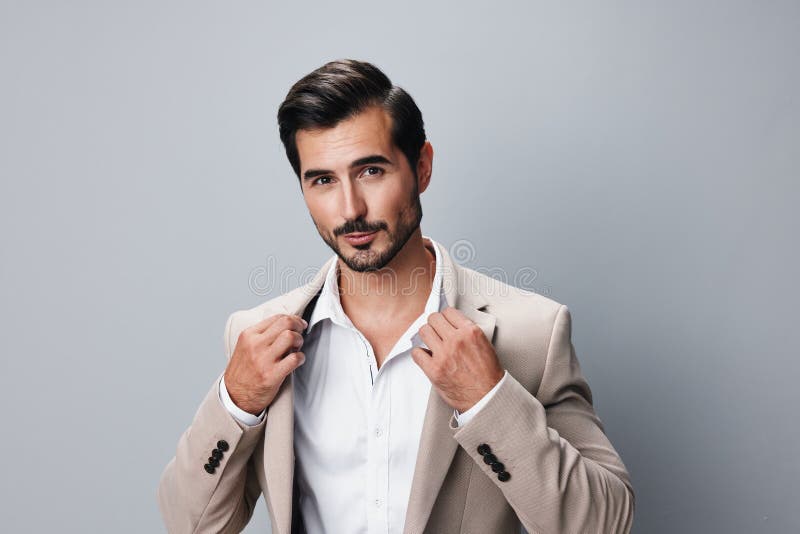 Hombre sonriente copyspace beige empresario traje de negocios lindo retrato de trabajo feliz foto de archivo