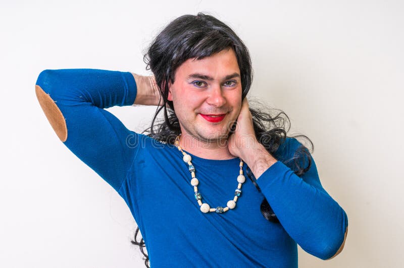 Hombre Vestido Como Mujer En Blanco Imagen de archivo - Imagen de persona, barba: 97066493 Hombre Vestido Como Mujer En Blanco Imagen de archivo - Imagen de persona, barba: 97066493