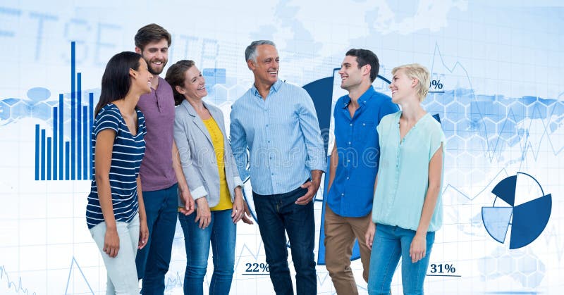 Hombres de negocios felices que se oponen a gráficos fotografía de archivo libre de regalías Hombres de negocios felices que se oponen a gráficos fotografía de archivo libre de regalías