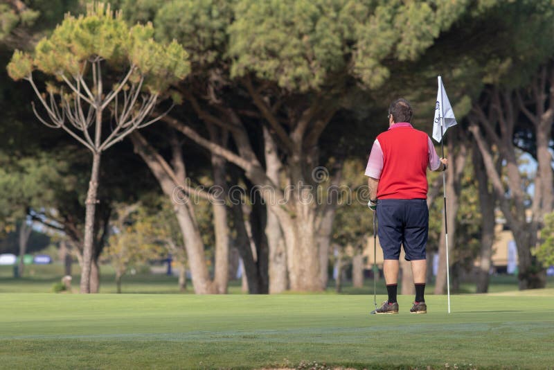 Hombres que juegan a golf en el día soleado de Málaga fotos de archivo libres de regalías Hombres que juegan a golf en el día soleado de Málaga fotos de archivo libres de regalías