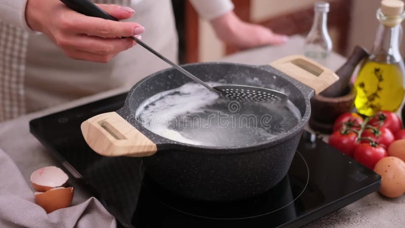 Vinegar Boiled Eggs: Perfectly Peeled and Tender Every Time