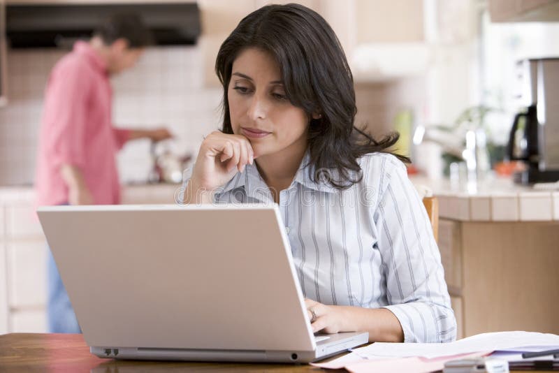 home laptop woman στοκ εικόνες home laptop woman στοκ εικόνες