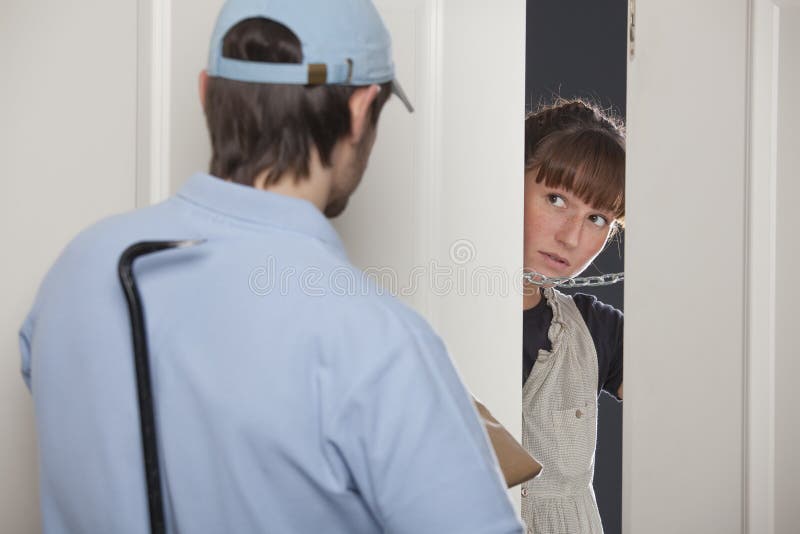 Entregador com pé de cabra foto de stock royalty free