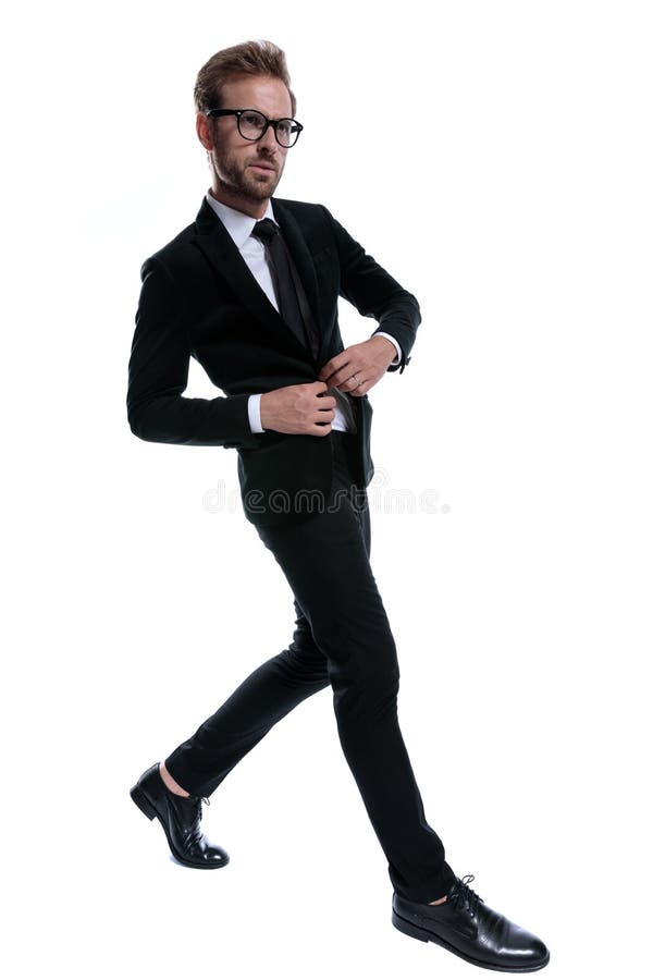 Foto de Terno Elegante Moderno Do Homem Com Gravata Vermelha E Emblema  Branco Do Cartão Da Identificação Renderização 3d e mais fotos de stock de  Crachá - iStock