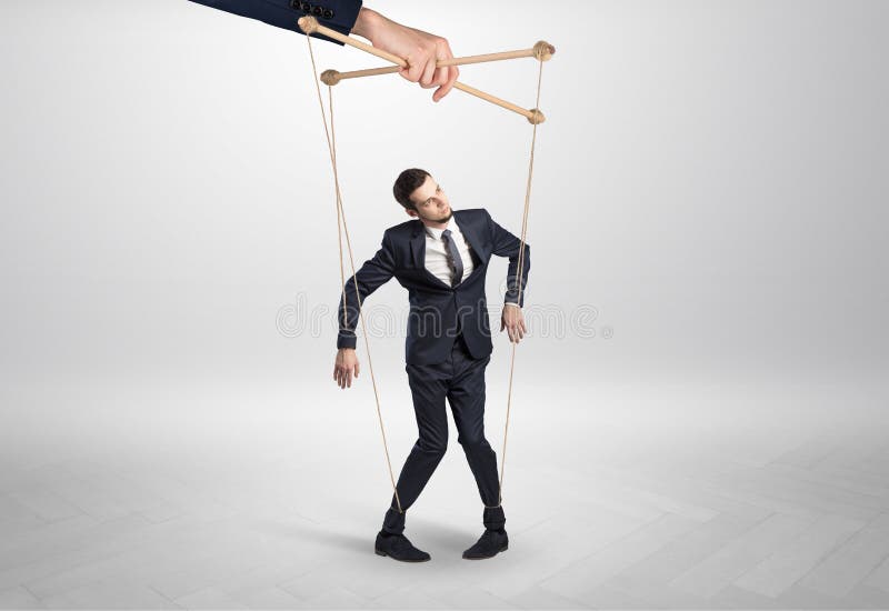 Homem de neg?cios do fantoche leaded por uma m?o enorme imagens de stock royalty free Homem de neg?cios do fantoche leaded por uma m?o enorme imagens de stock royalty free