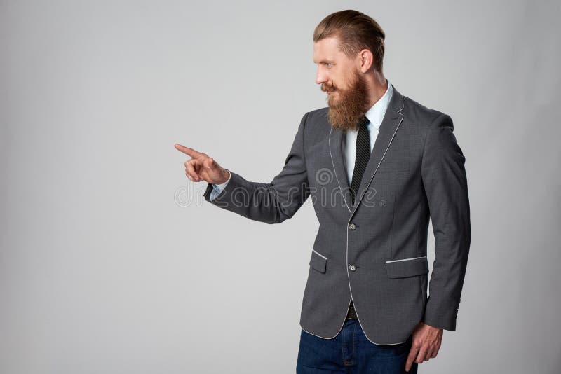 Homem de negócio do moderno que olha ao lado imagem de stock Homem de negócio do moderno que olha ao lado imagem de stock