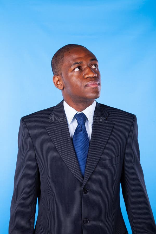 Homem de negócios africano a pensar fotografia de stock