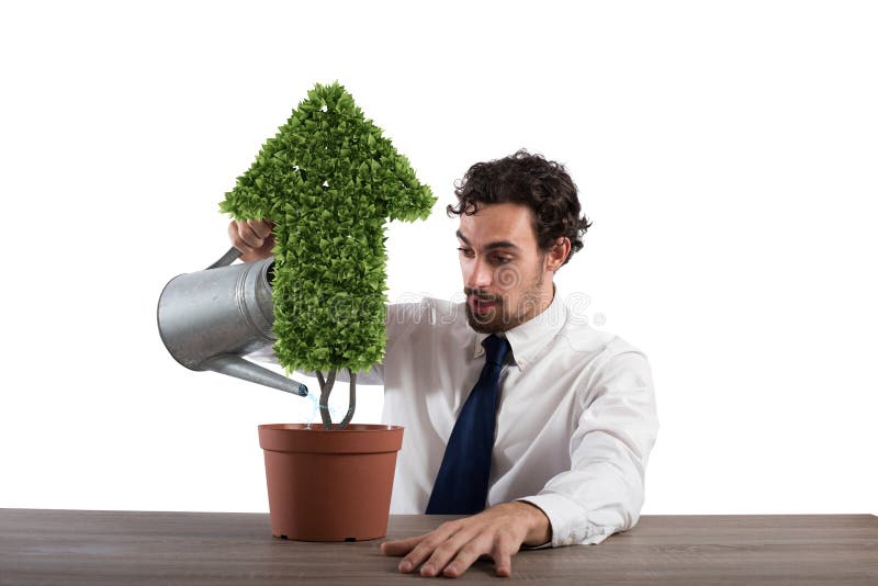 Homem de negócios esse molhar uma planta com uma forma da seta Conceito do crescimento da economia da empresa imagens de stock Homem de negócios esse molhar uma planta com uma forma da seta Conceito do crescimento da economia da empresa imagens de stock