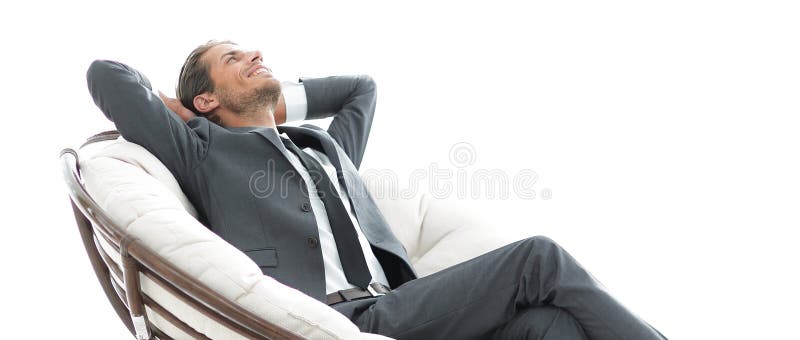 Homem de negócios feliz que relaxa na poltrona confortável grande foto de stock royalty free Homem de negócios feliz que relaxa na poltrona confortável grande foto de stock royalty free