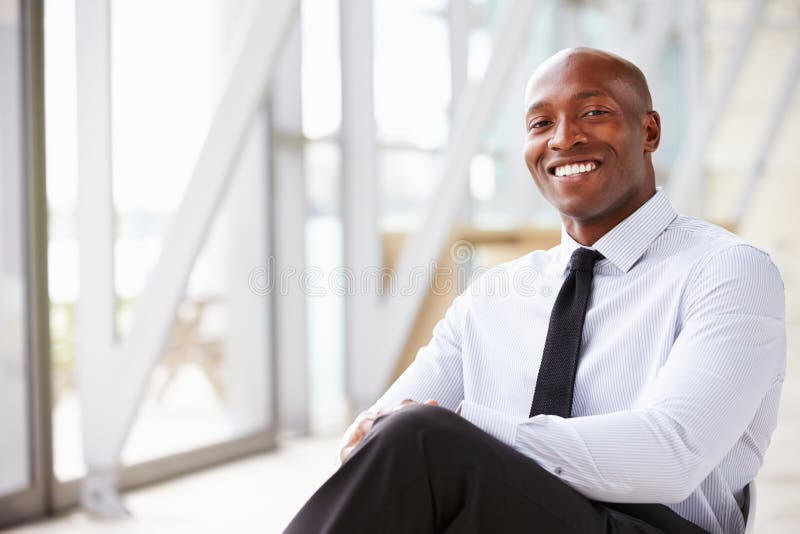 Homem de negócios incorporado afro-americano, retrato horizontal