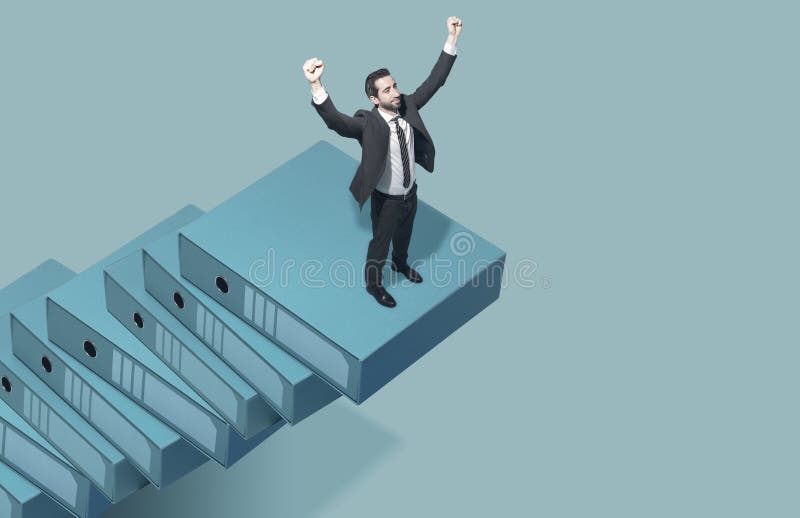 Homem de negócios incorporado que escala a escada do sucesso foto de stock royalty free Homem de negócios incorporado que escala a escada do sucesso foto de stock royalty free