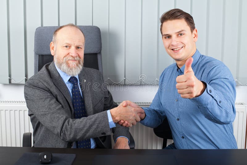 Homem de negócios que faz muito fotos de stock royalty free Homem de negócios que faz muito fotos de stock royalty free