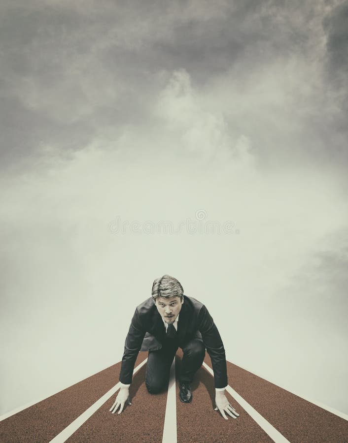 Homem de negócios Ready para começar uma corrida fotografia de stock Homem de negócios Ready para começar uma corrida fotografia de stock