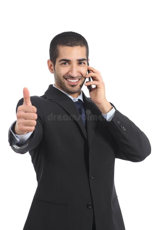 Homem de negócios árabe no telefone celular com polegar acima foto de stock royalty free Homem de negócios árabe no telefone celular com polegar acima foto de stock royalty free