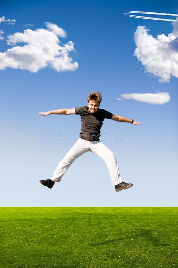 Homem de salto feliz fotografia de stock royalty free Homem de salto feliz fotografia de stock royalty free