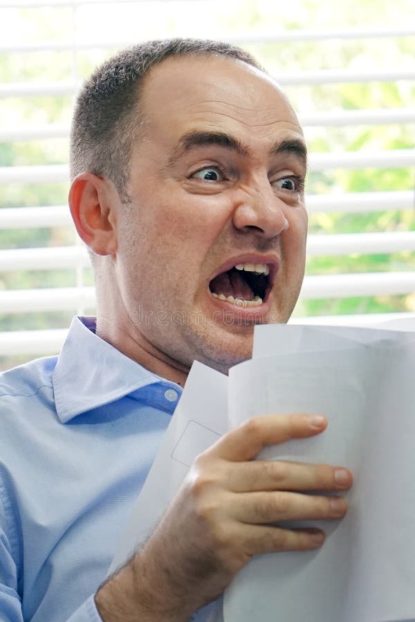 Homem do trabalhador de escritório sob o esforço fotografia de stock Homem do trabalhador de escritório sob o esforço fotografia de stock