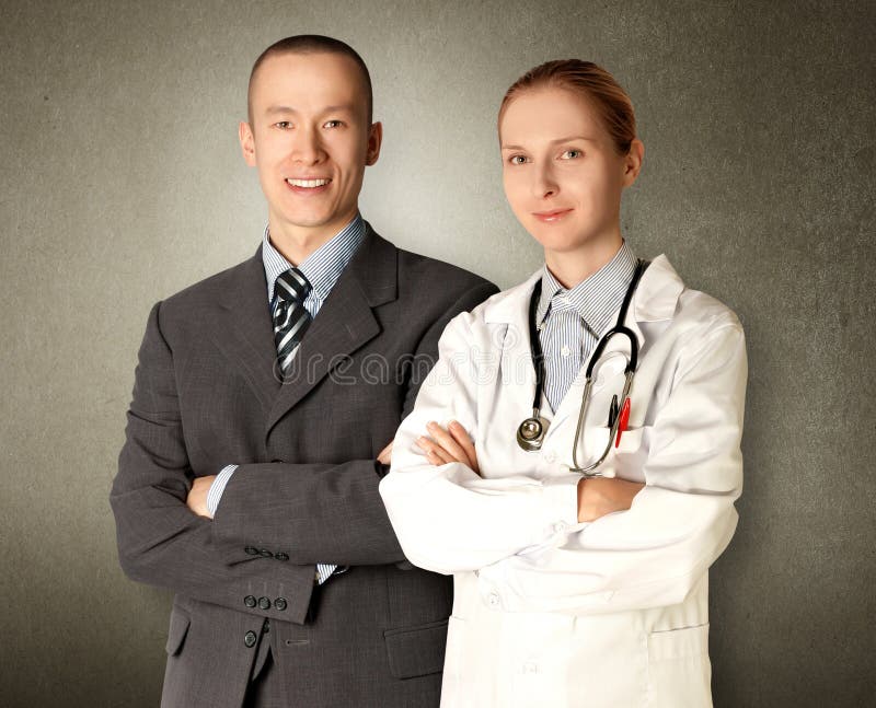 Homem e doutor de sorriso de negócio imagem de stock royalty free Homem e doutor de sorriso de negócio imagem de stock royalty free