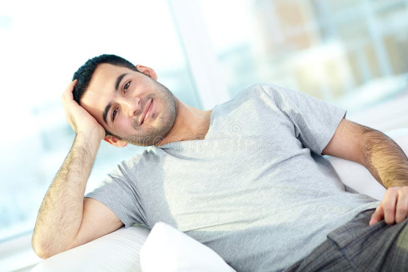 Homem em casa fotografia de stock