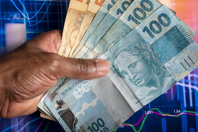 Notas de 100 reais do brasil Stock Photo by ©joelfotos 144692049