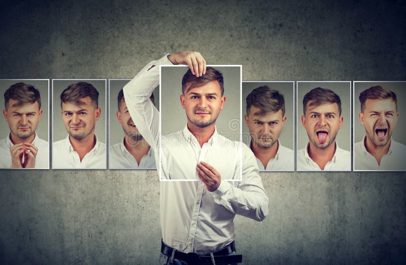 Homem mascarado que expressa emoções diferentes foto de stock royalty free Homem mascarado que expressa emoções diferentes foto de stock royalty free