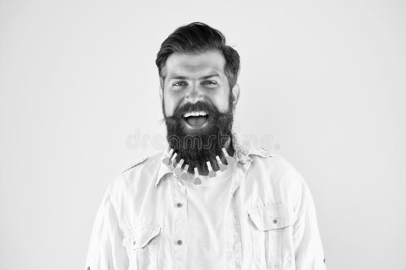 Homem, muito prego na barba. hipster brutal com espinhos de roupa. tudo sobre design. amante. me amar fotos de stock