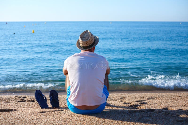 Homem na praia, Lioret de março, Espanha fotografia de stock Homem na praia, Lioret de março, Espanha fotografia de stock