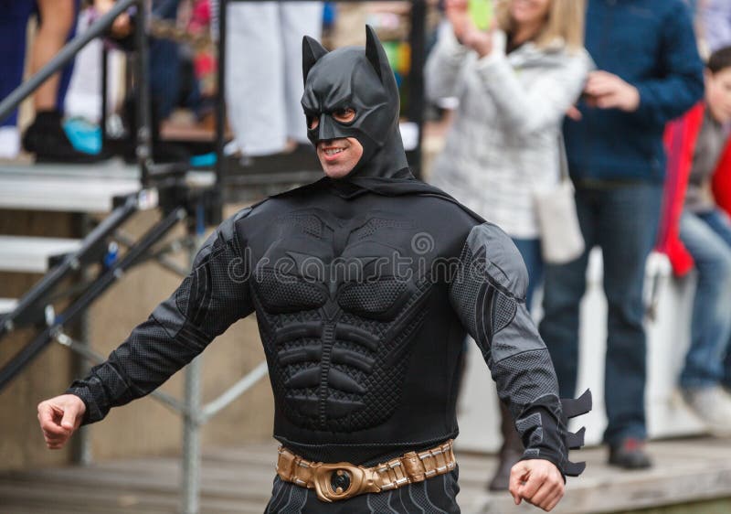 Masculino Cosplay Como Batman Foto de Stock Editorial - Imagem de