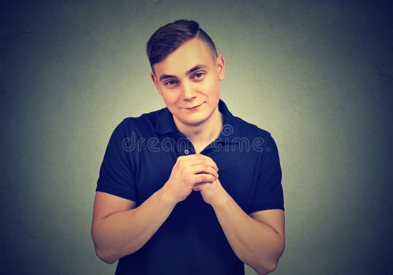 Homem novo embaraçado que olha culpado fotografia de stock royalty free Homem novo embaraçado que olha culpado fotografia de stock royalty free