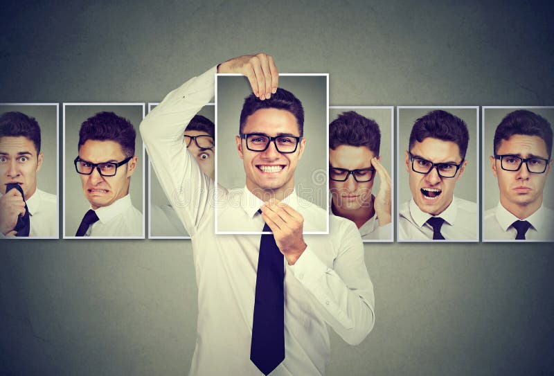 Homem novo mascarado nos vidros que expressam emoções diferentes imagem de stock royalty free Homem novo mascarado nos vidros que expressam emoções diferentes imagem de stock royalty free