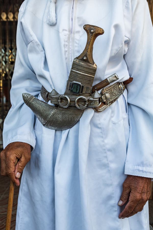 Homem Omani Com Faca Khanjar Na Sopa De Sinaw Imagem de Stock Editorial -  Imagem de cerimônia, faca: 209805269