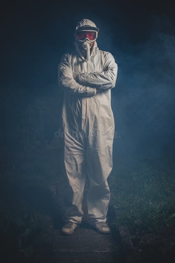 Foto Do Assustador Espírito Malvado Cara Ladrão De Mão Quer Criar Máquina  Do Tempo De Volta Vida Vestir Camisa Branca Flor Morte Foto de Stock -  Imagem de méxico, cruel: 196001384