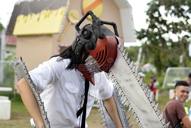 Cabeça de motosserra e mãos demônio de Halloween para cosplay