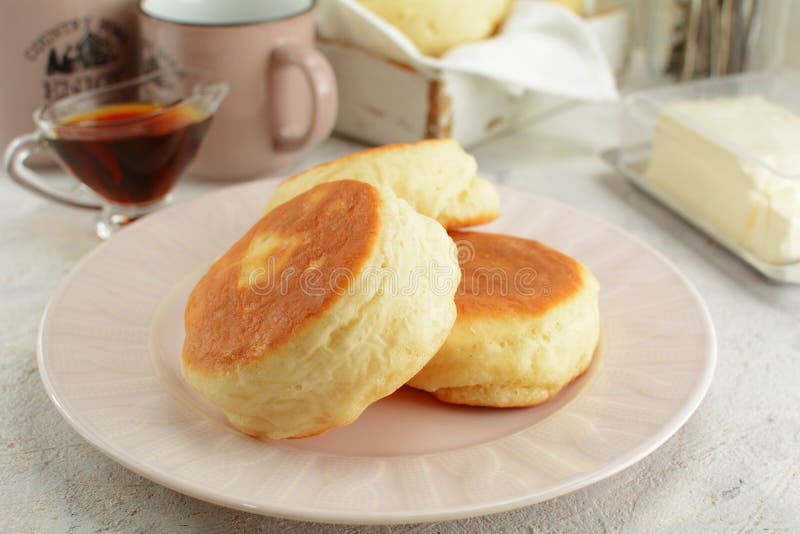 Homemade English Muffins - wyśmienity przepis na śniadanie zdjęcie royalty free