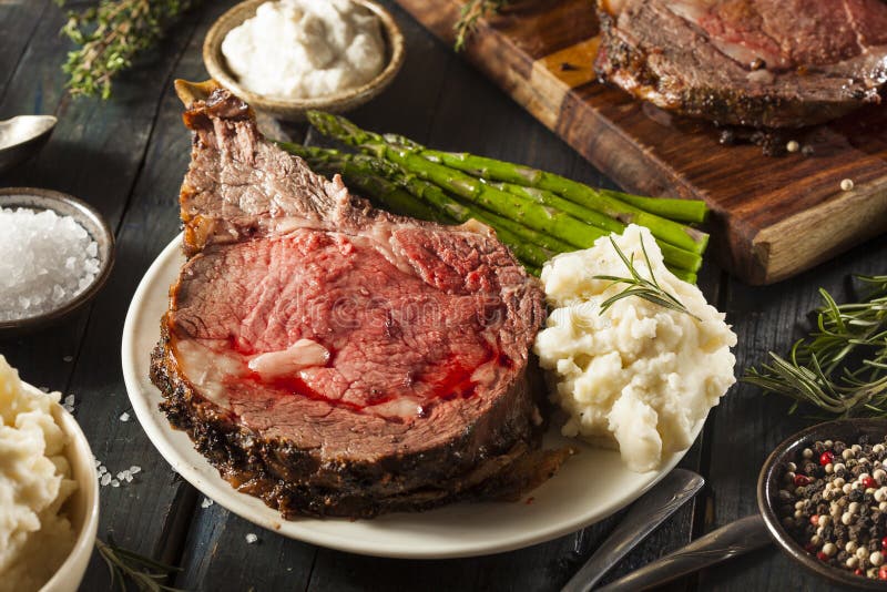 https://thumbs.dreamstime.com/b/homemade-grass-fed-prime-rib-roast-herbs-spices-46977611.jpg