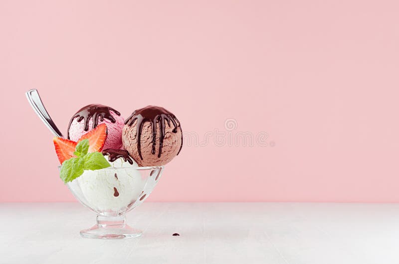 https://thumbs.dreamstime.com/b/homemade-ice-cream-scoops-strawberry-chocolate-creamy-bowl-sauce-mint-spoon-slices-berry-pink-interior-158309513.jpg